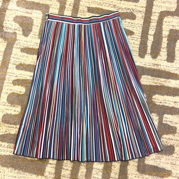 Dresses & Skirts - Flowy multi colored pleated midi skirt.